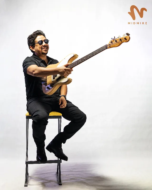 /Anas-Zemmeli-Bassiste-Compositeur-Producer/Anas-Zemmeli-Bassiste-Compositeur-Producer-6.webp