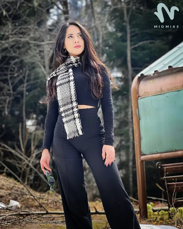 /Chiraz-Bedoui-Chanteuse/Chiraz-Bedoui-Chanteuse-3.webp