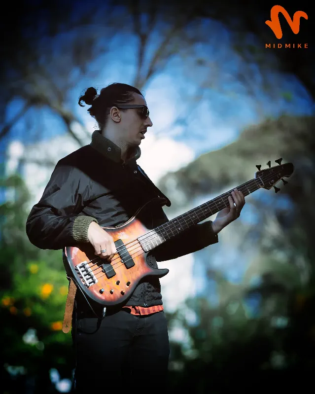 /Ragheb-Ouergli-Bassiste-Compositeur-Producer-Professeur-de-musique/Ragheb-Ouergli-Bassiste-Compositeur-Producer-Professeur-de-musique-3.webp