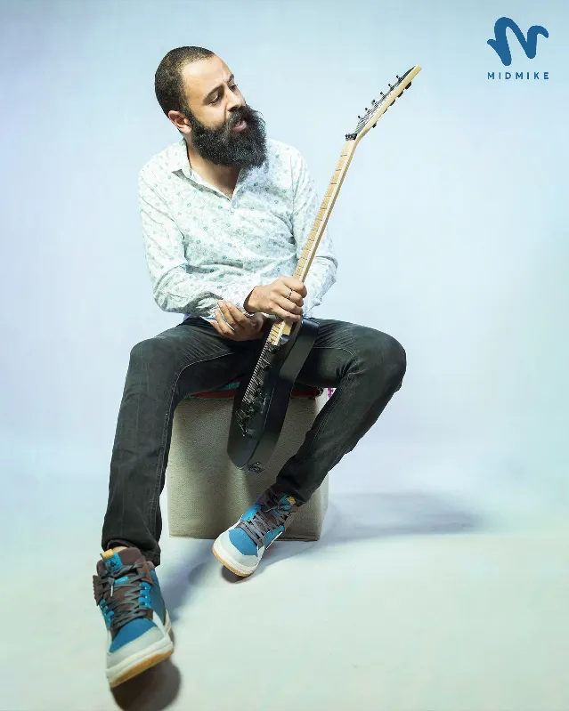 /Zied-Bagga-Chanteur-Guitariste/Zied-Bagga-Chanteur-Guitariste-6.webp